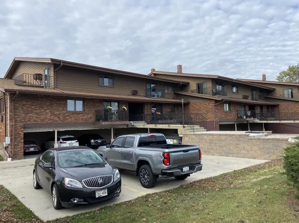 3935 South 84th STREET, Greenfield, WI 53228