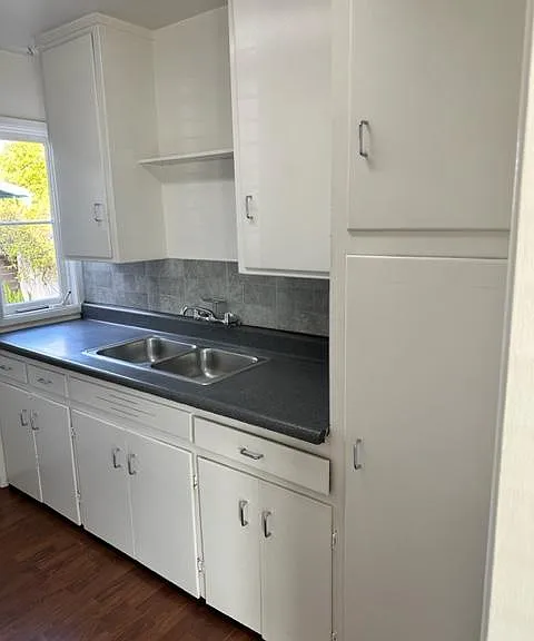 236 W East St W — Photo 12