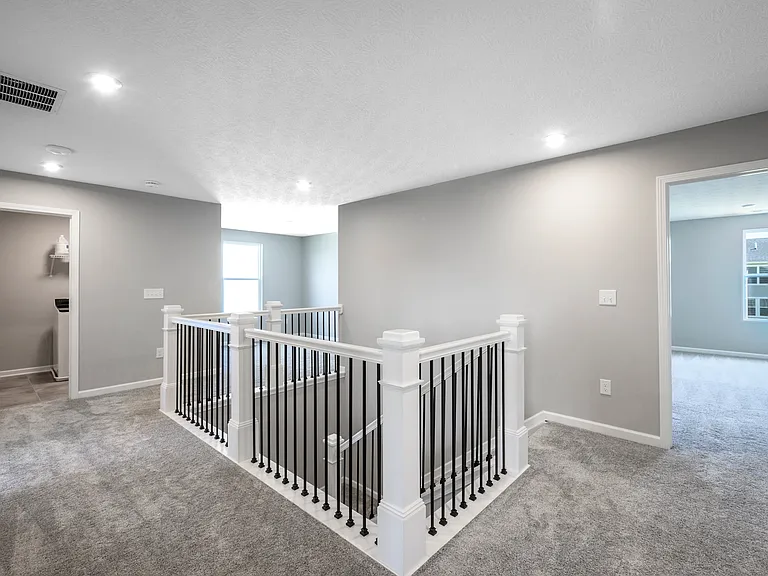1573 Crest Dr — Photo 9
