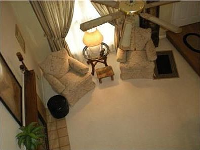 4th image of 812 Applewood Ln