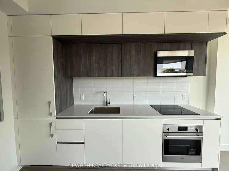 322 Dupont St #301 — Photo 5