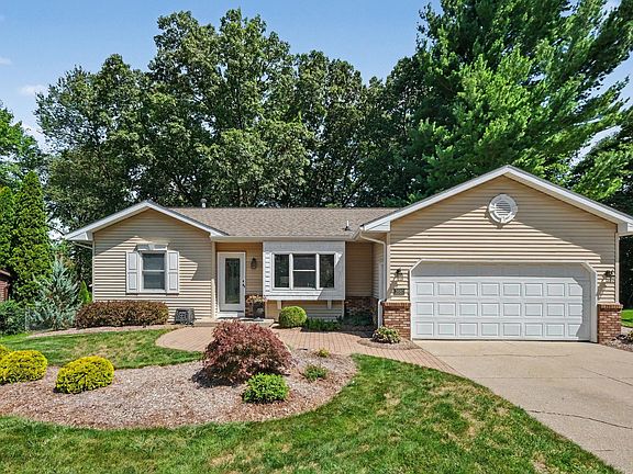 3rd image of 5880 Edajean Ridge Dr NE