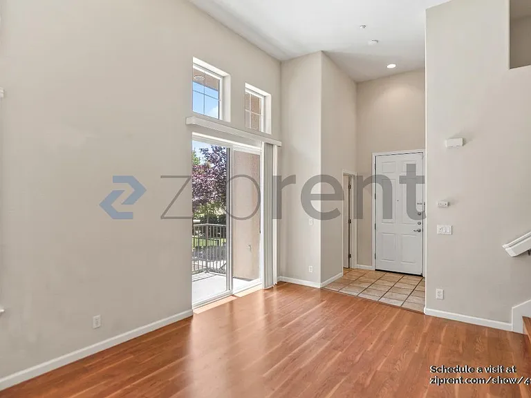 1076 Sapphire Ter — Photo 9
