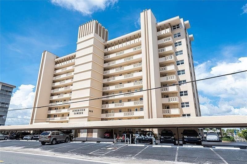 1st image of 303 Riverside Dr #304