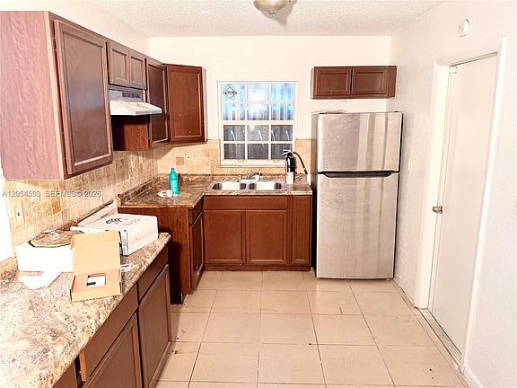 3rd image of 1561 NW 7th Ter