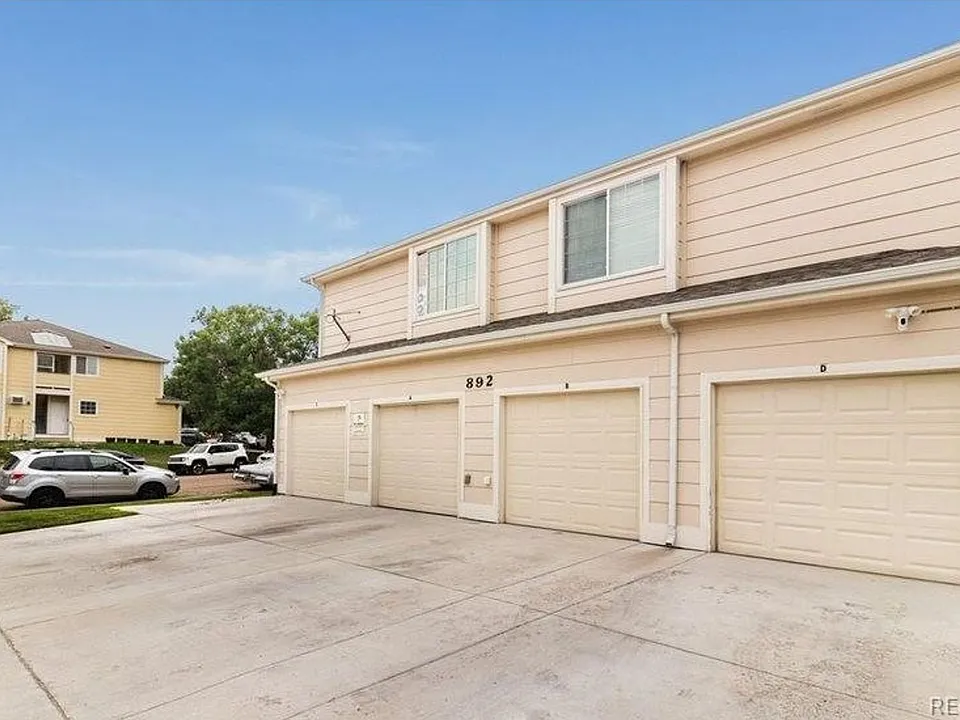 892 S Uravan Ct