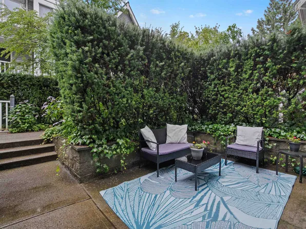 1005 Lynn Valley Rd #3, North Vancouver, BC V7J 1Z6