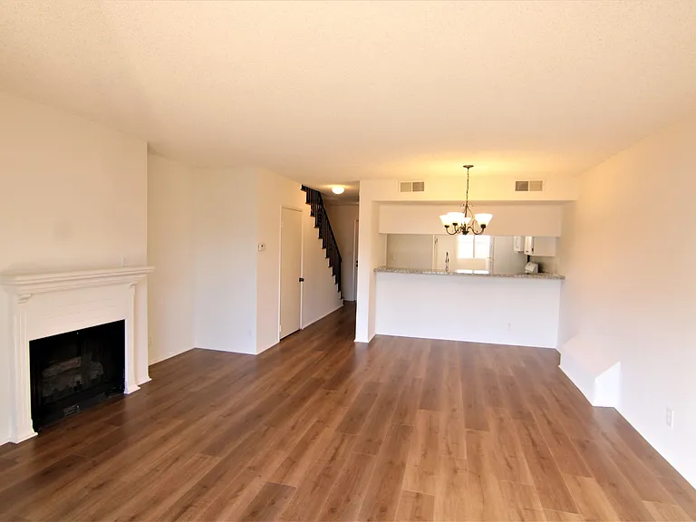 13552 Burbank Blvd #3 — Photo 11