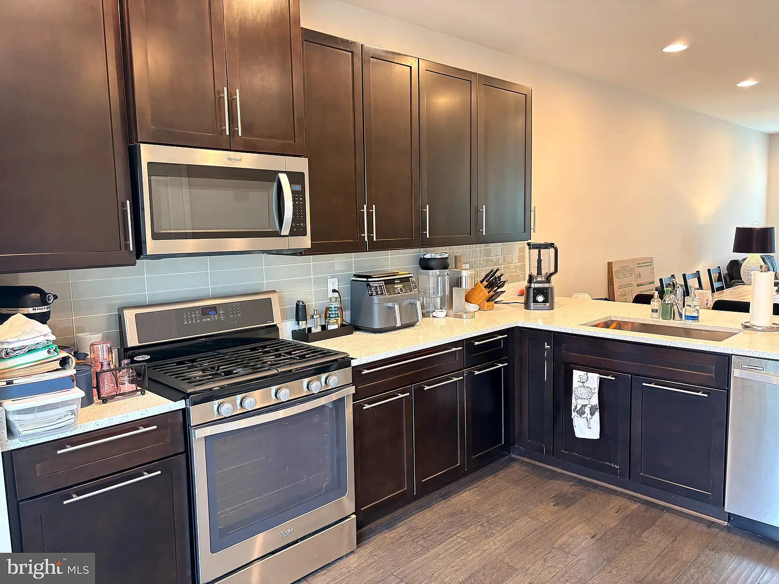3 bed, 4.5 bath, 1552 sqft, $3,700 — Photo 2