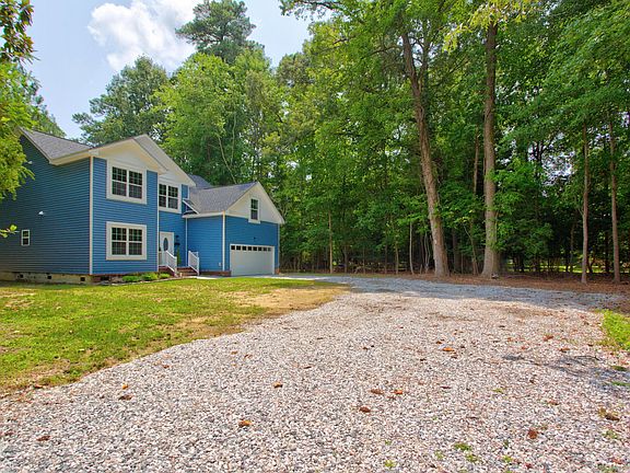 3rd image of 121 Parkway Dr