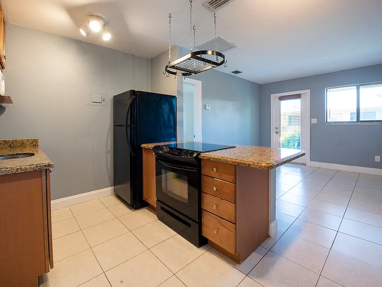 1023 NW 1st Ave #3 — Photo 10
