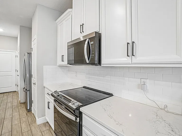 5282 Neil Dr — Photo 8
