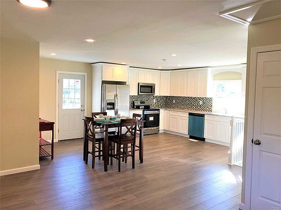 4th image of 15 Pheasant Ln