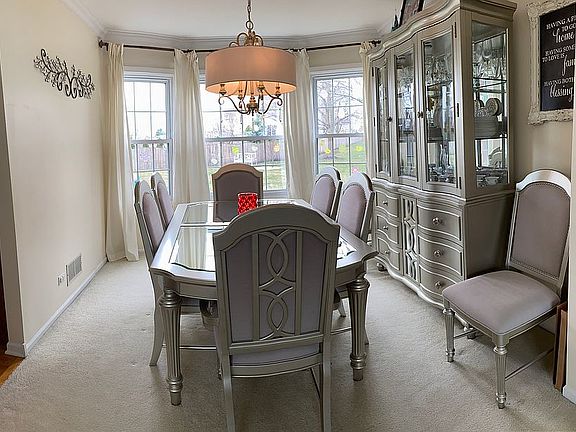 4th image of 938 Royal Glen Ln