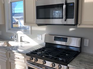 5 Lake Ave, Keyport, NJ 07735