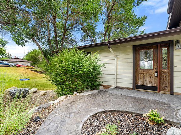 3rd image of 2 Valley View Dr