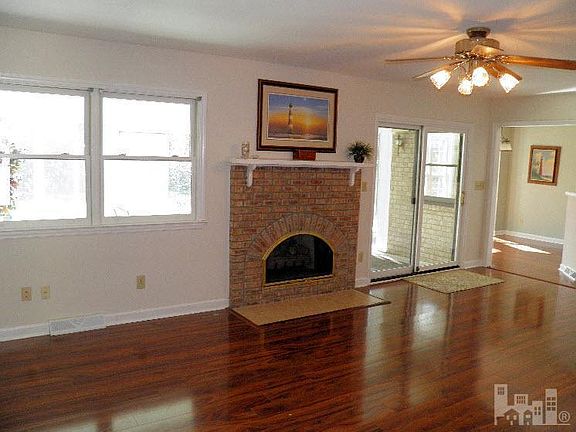 4th image of 321 Stonewall Jackson Dr