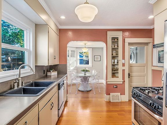 Kitchen with durable easy to clean Blanco Silgranite sink