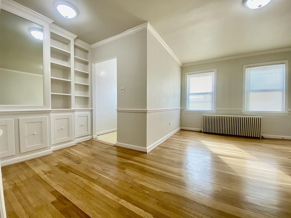 LivingRoom/Dining Area, Kitchen entrance.