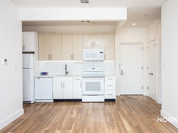 4th image of 818 Lexington Ave #6D