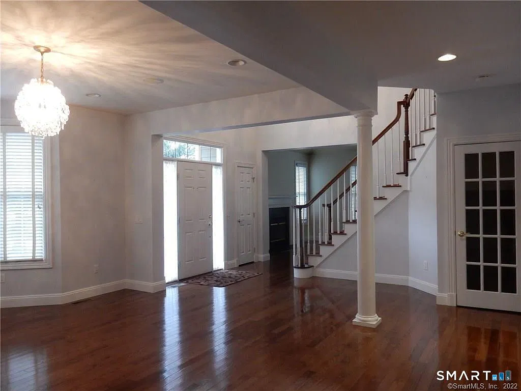 3 bed, 3.0 bath, 3758 sqft, $9,500 — Photo 3