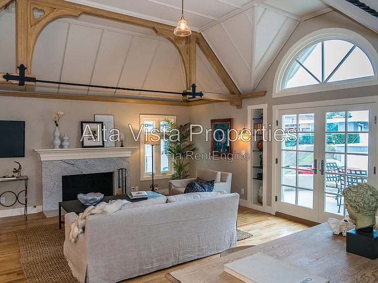 5606 Dolphin Pl — Photo 10