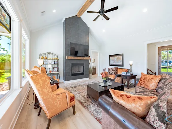 3539 Elizabeth St, Athens, TX 75752