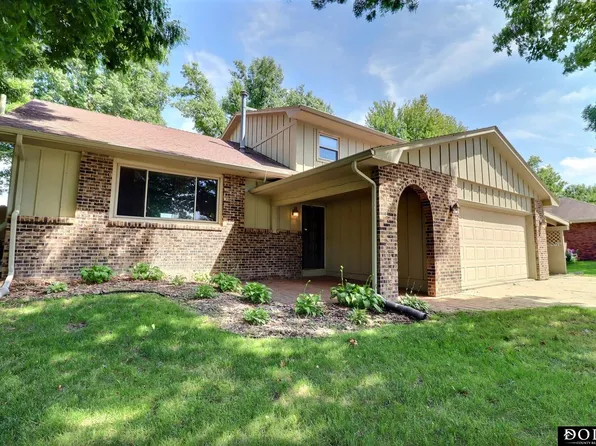 3010 Palmer Dr, Fremont, NE 68025