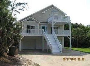 212 Stroud St, Emerald Isle, NC 28594