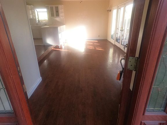 4th image of 2360 N Windsor Ave