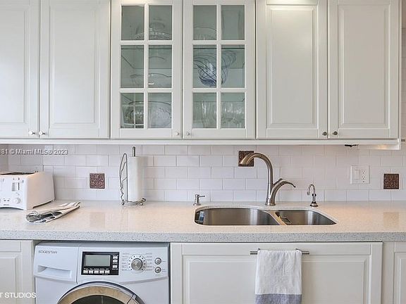 5th image of 2851 NE 183rd St APT 701E