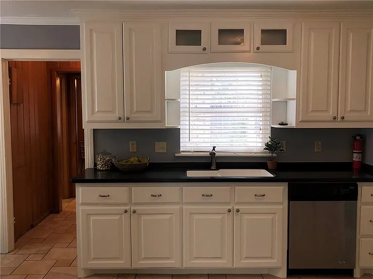 6215 Kenwood Ave — Photo 12