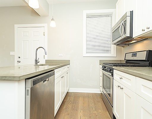 4th image of 1013 N Marshfield Ave APT 2R