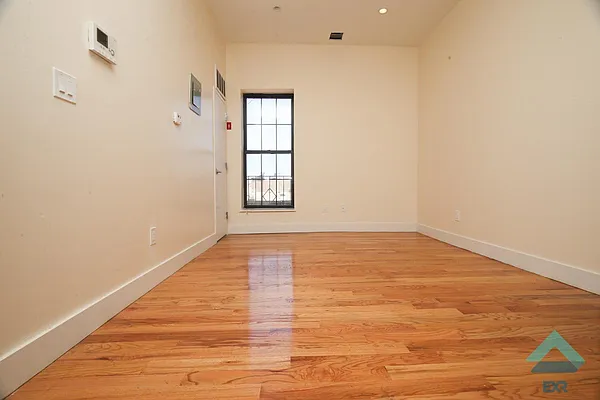 Rented by EXR | media 6