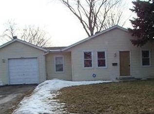 2021 Cherokee Rd, Carpentersville, IL 60110