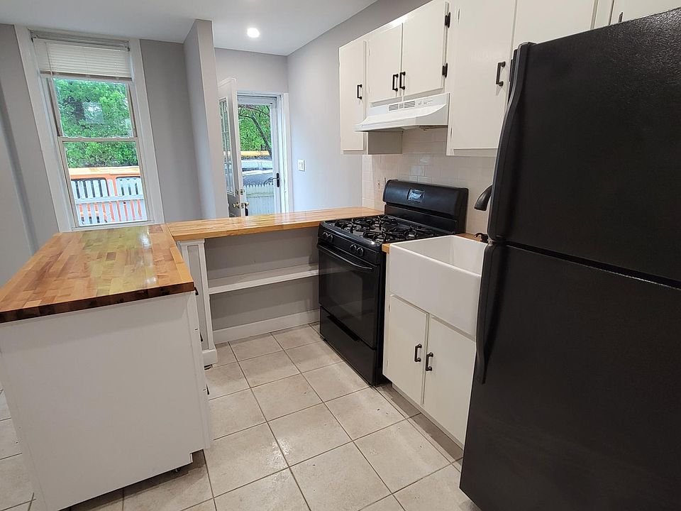 1st image of 310 Sea Cliff Ave