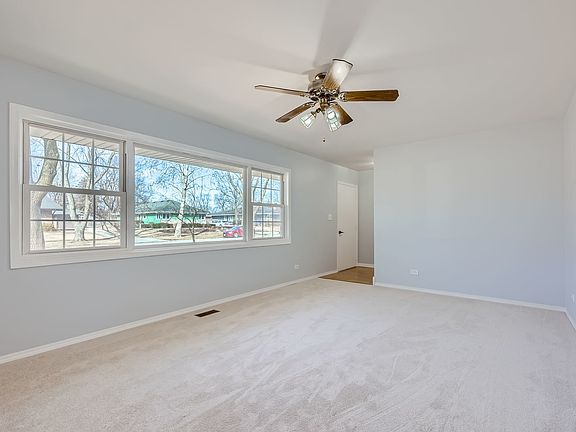 2nd image of 925 Putnam Dr