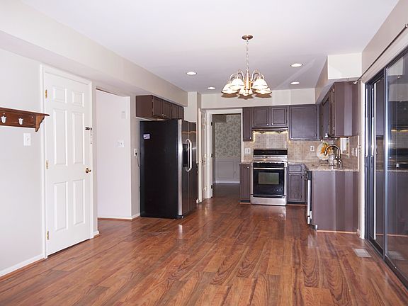 4th image of 1321 Browns Mill Ct