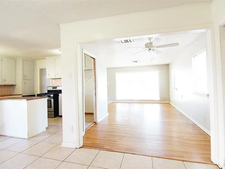 4048 Newshire Dr — Photo 5