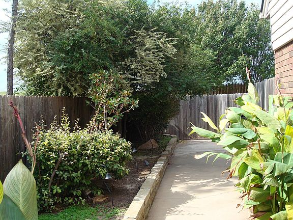 Great private patio, inclosed.