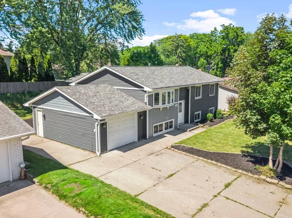 2090 Carnelian Ln, Eagan, MN 55122
