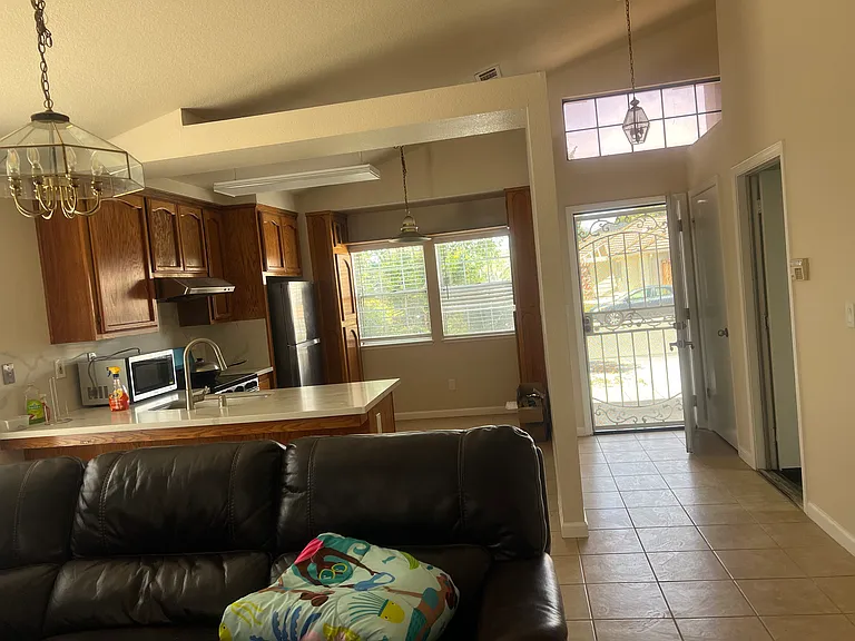 2010 Starling Way — Photo 4