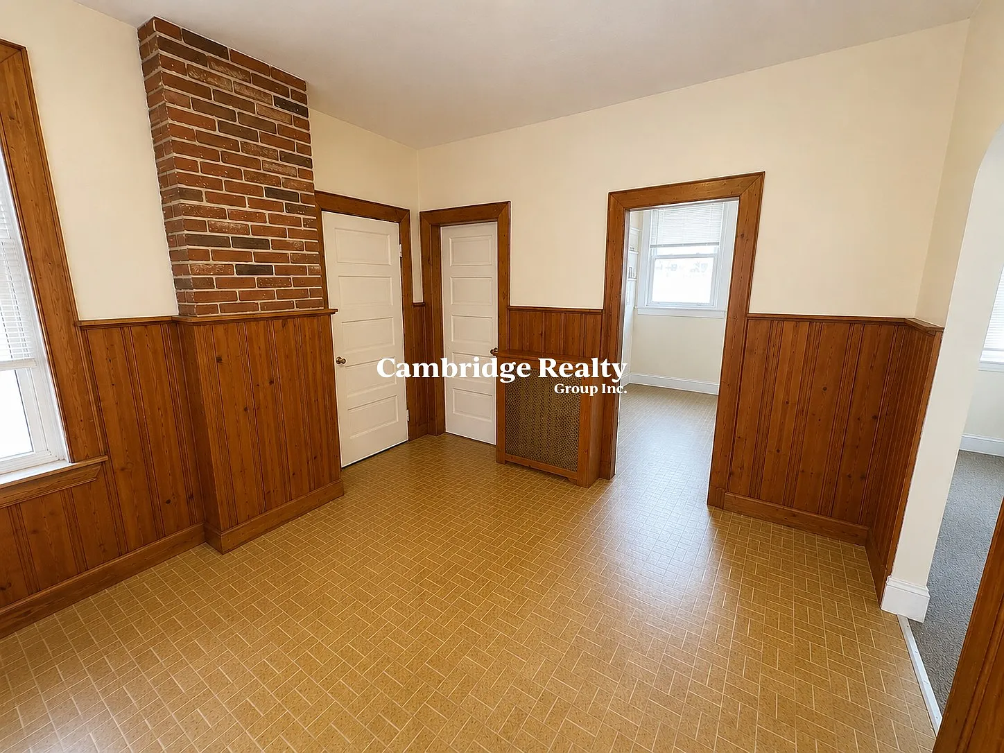 3 bed, 1.0 bath, 1550 sqft, $3,900 — Photo 3