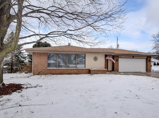1614 Falls Rd, Grafton, WI 53024