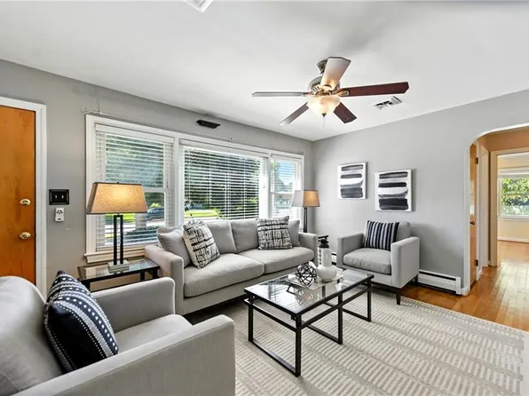 13 Riverdale Dr, Hampton, VA 23666