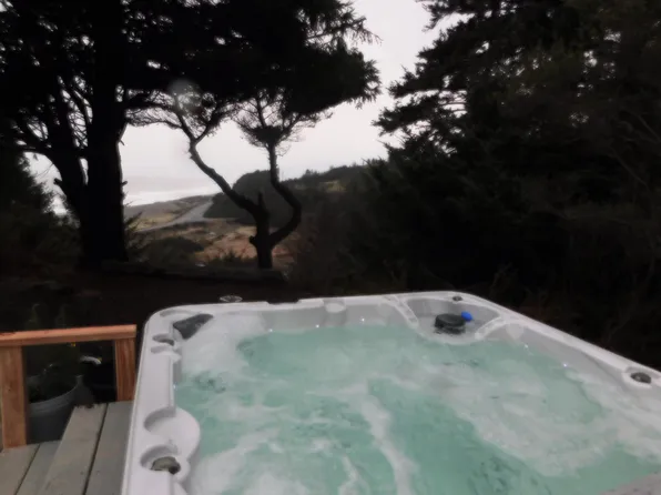 28601 Brooks Rd, Gold Beach, OR 97444