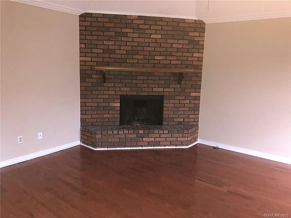 3rd image of 1402 Creswell Ave