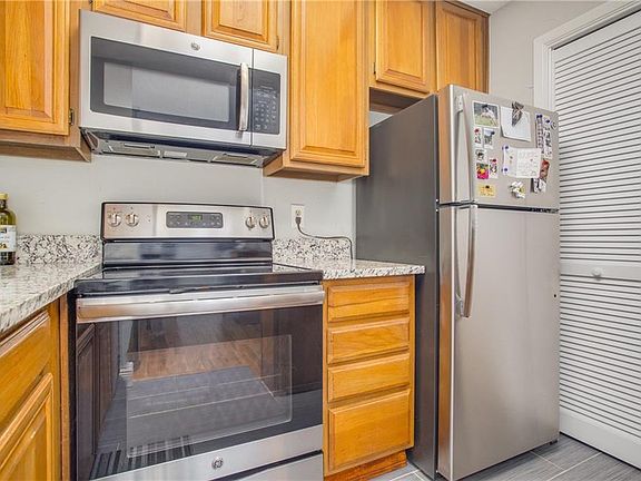 3rd image of 806 W 24th St APT 123