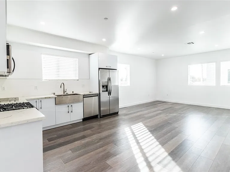 1820 Thurman Ave #1818-1/2 — Photo 10