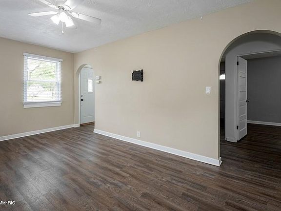 5th image of 304 McOmber St